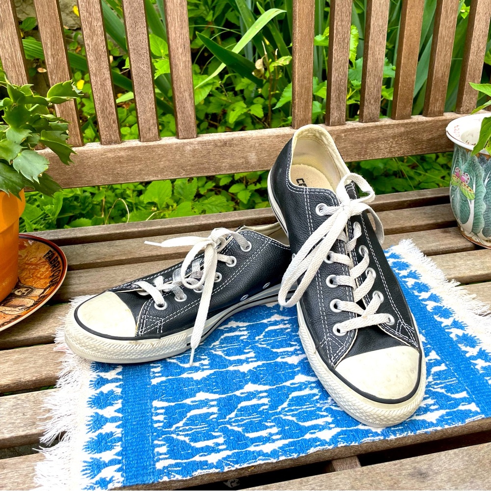 Genuine Leather black low top Chuck Taylor Converse 🖤🖤🖤